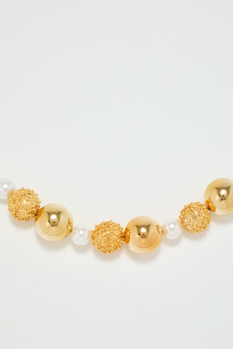 Gold Bracelet With White Pearl Detail