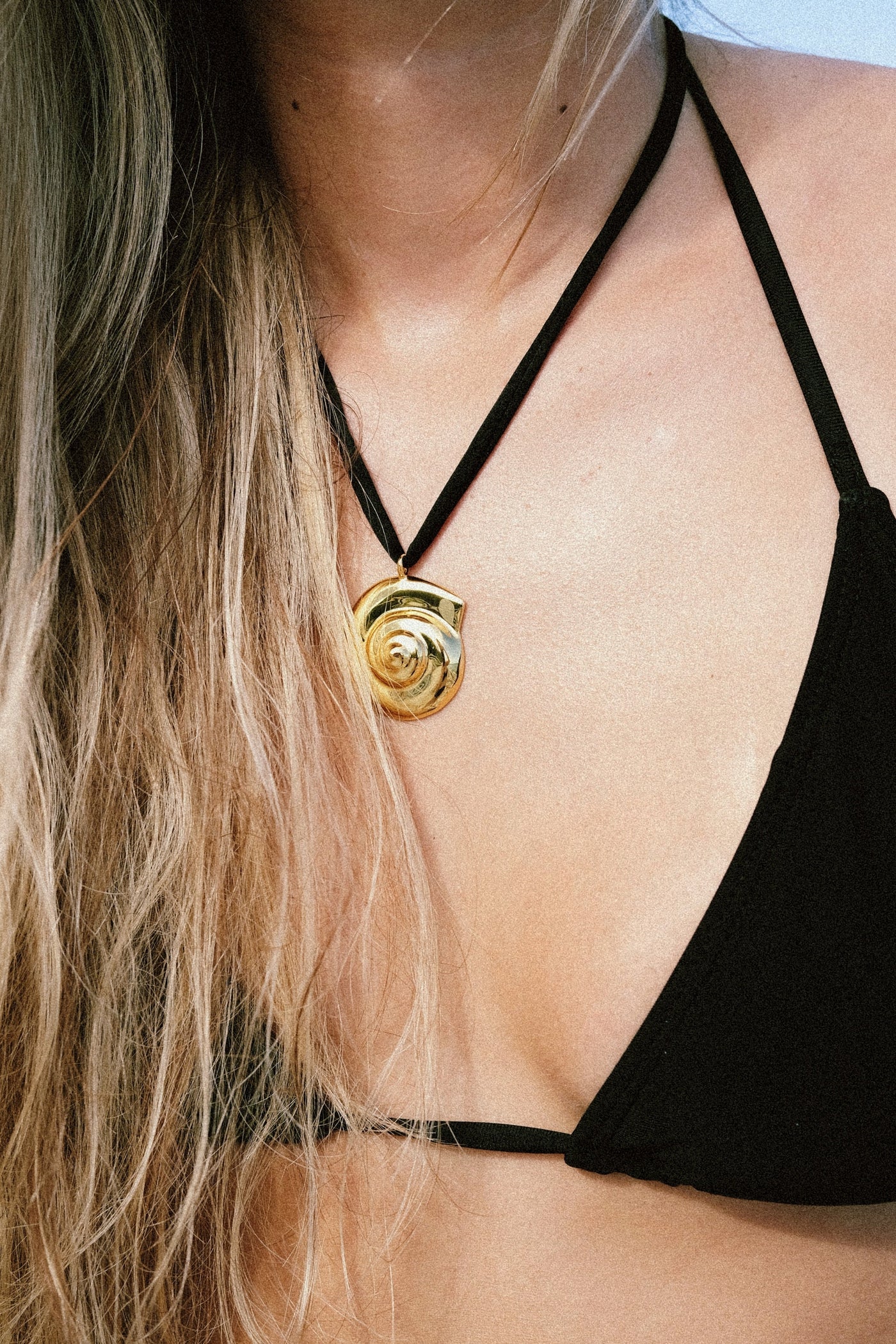 SPIRALING INWARDS PENDANT